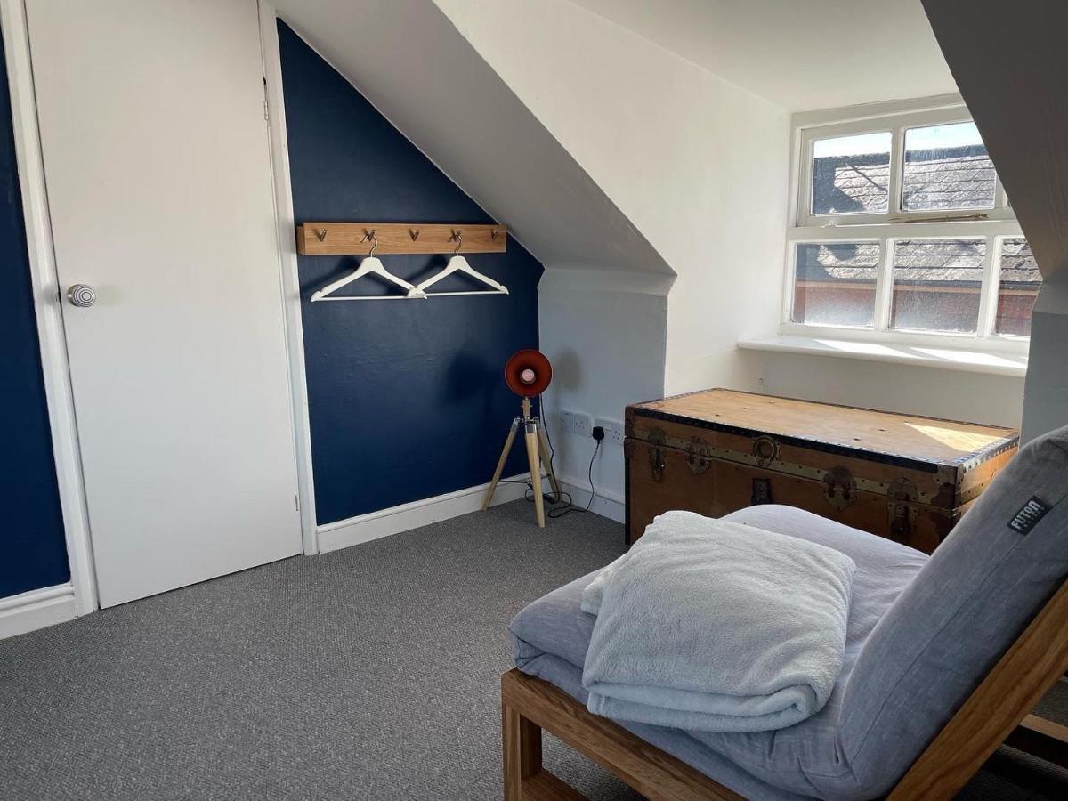 Stylish 2 Bedroom Close To Beaches Apartment