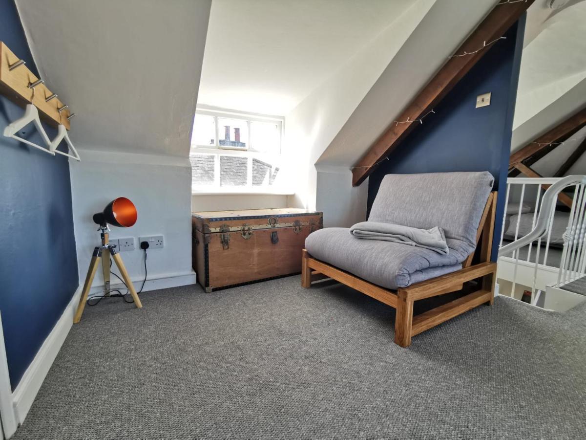 Stylish 2 Bedroom Close To Beaches