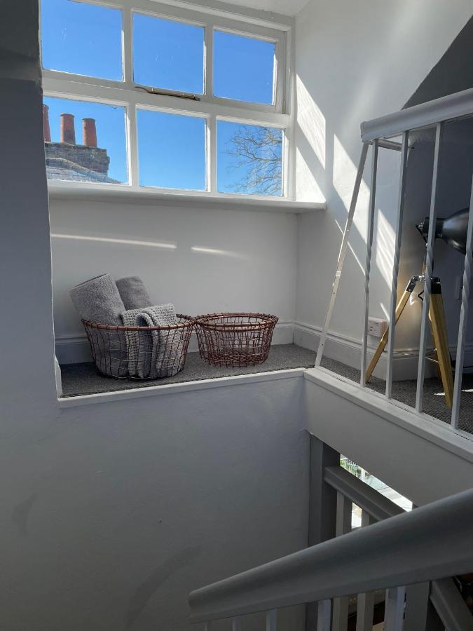 Stylish 2 Bedroom Close To Beaches