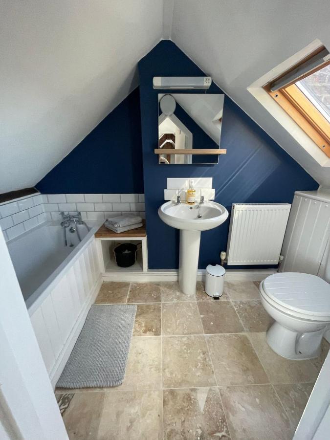 Stylish 2 Bedroom Close To Beaches *